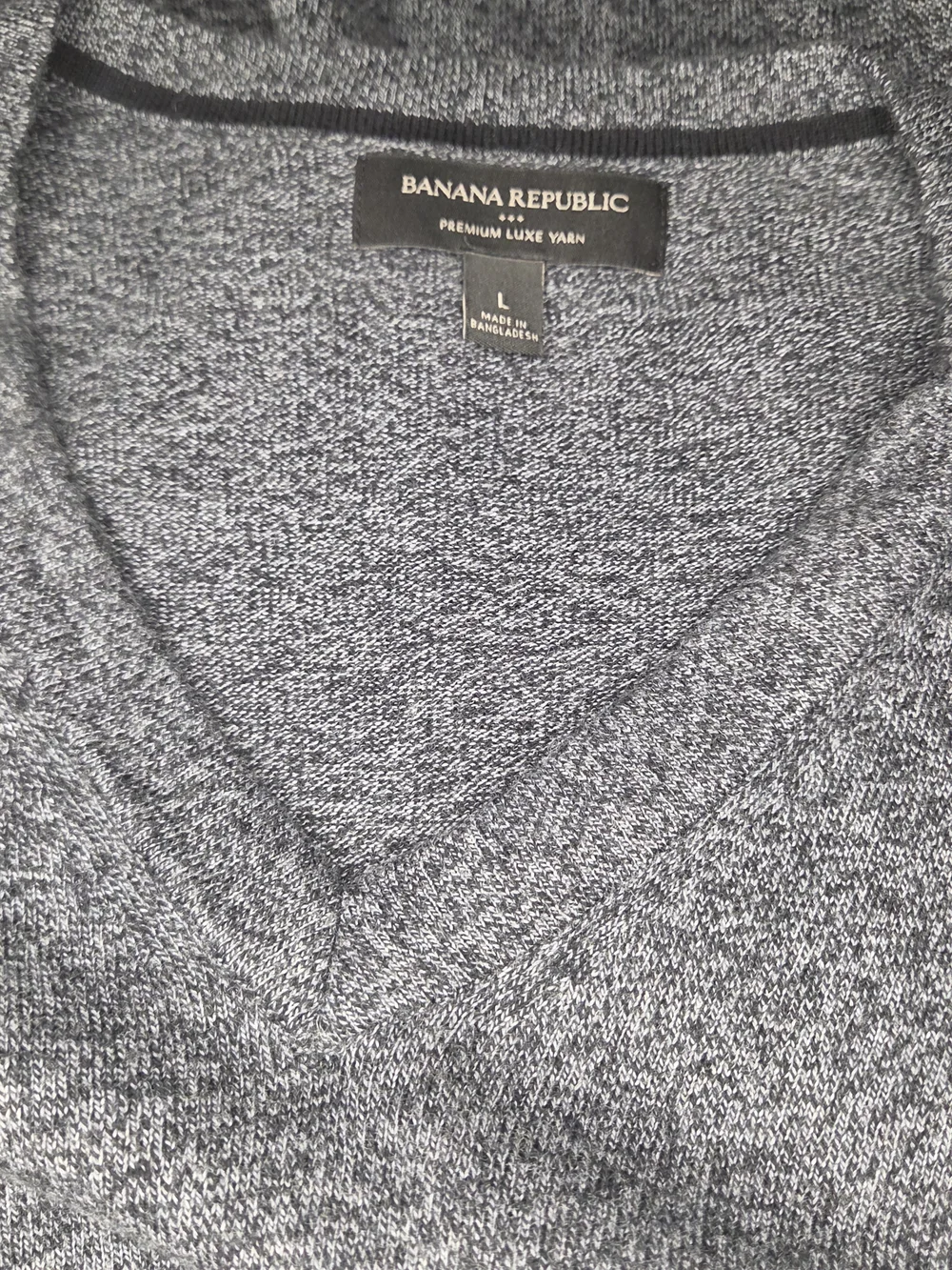 Banana Republic Men's V-Neck Sweater - Charcoal Gray Size Large